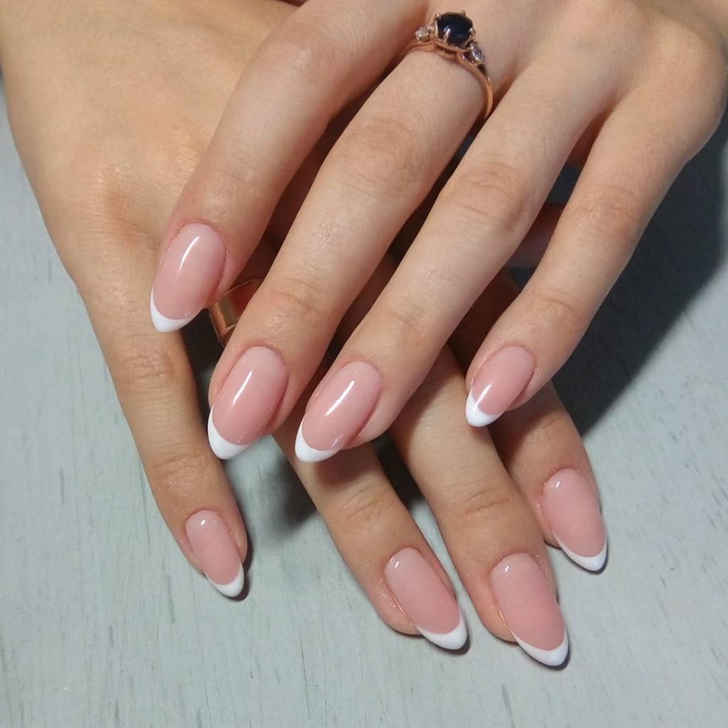 What is the new style of French manicure?