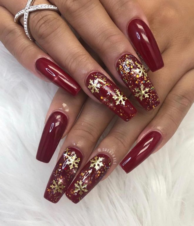 Red Christmas Nails 