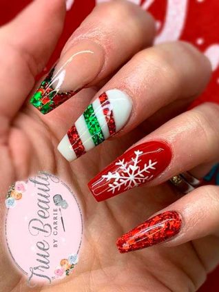 77 Outstanding Christmas Nail Designs to Celebrate This Year