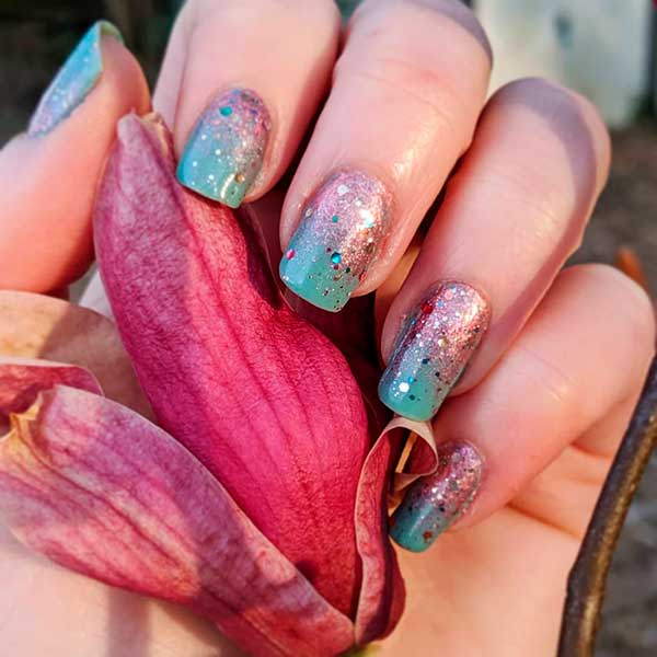 the trendy sparkly pink over teal square nails 2020 set with glitter for spring 2020