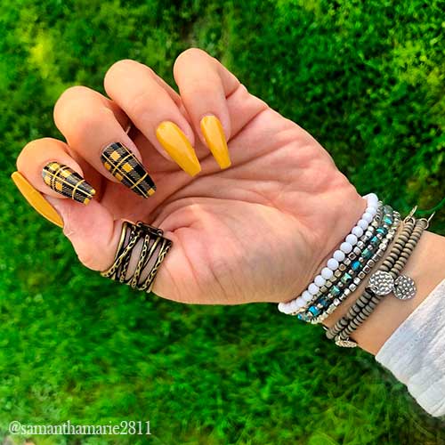 Color Street Breaking Plaid Nail Strips over coffin shaped nails are one of the cutest color street nail ideas 2021