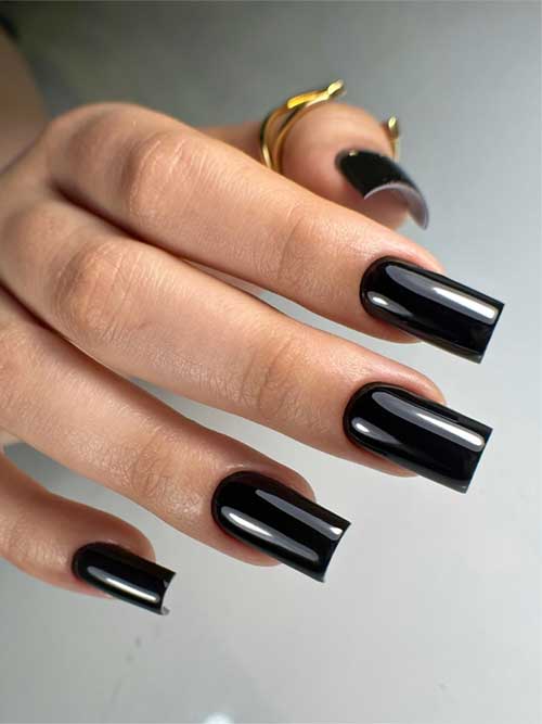 Simple yet stylish long black nails with a glossy finish, featuring a squared shape ideal for the fall season.