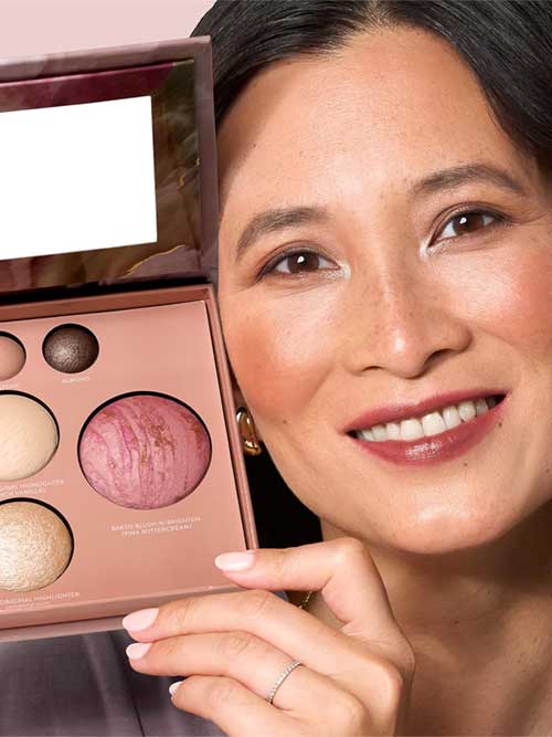 The Laura Geller Best of the Best Palette offers versatile shades, easy blendability, and all-day flawless makeup for everyone.